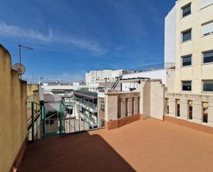 Vista exterior de Àtic de lloguer en  Córdoba Capital amb Aire condicionat, Terrassa i Balcó