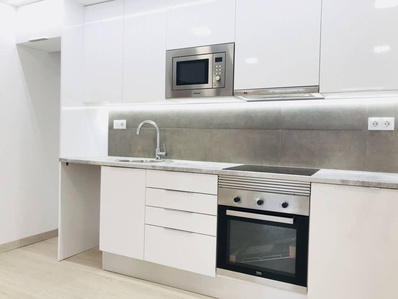 Cocina de Estudio en venta en L'Hospitalet de Llobregat con Parquet