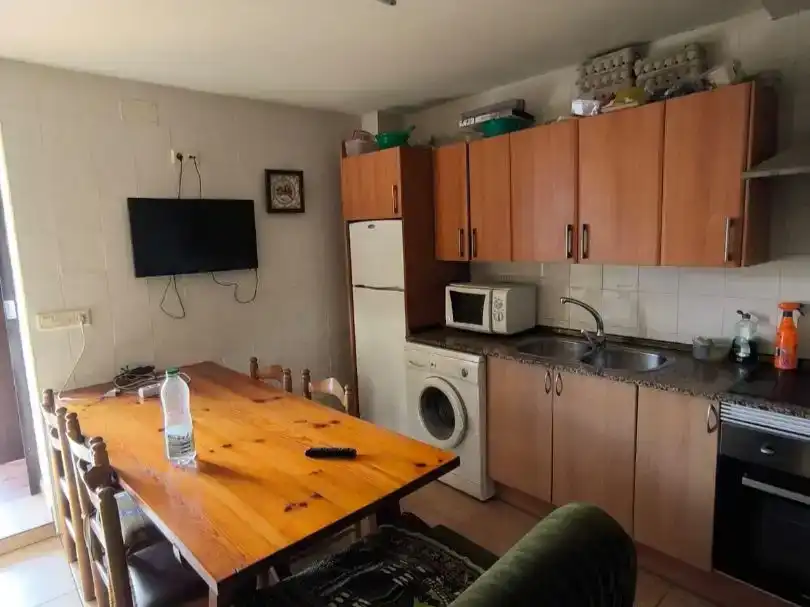 Cuina de Casa adosada en venda en Medrano amb Moblat i Balcó