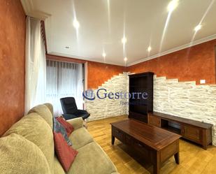 Sala d'estar de Pis de lloguer en Gijón  amb Calefacció, Parquet i Moblat