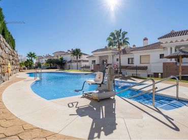 Pis amb piscina en venda a Casares Golf - Casares del Sol