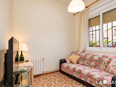 Bajo con ascensor en venta en Carrer de les Glicines
