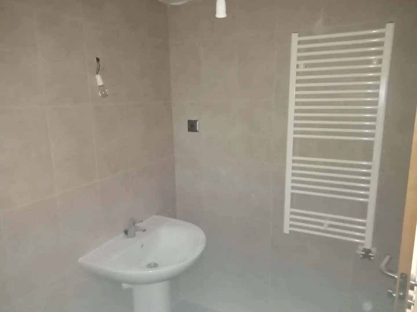 Bathroom of Flat for sale in Garrafe de Torío
