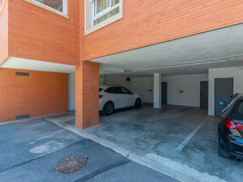 Aparcament de Apartament en venda en Alicante / Alacant amb Aire condicionat i Internet