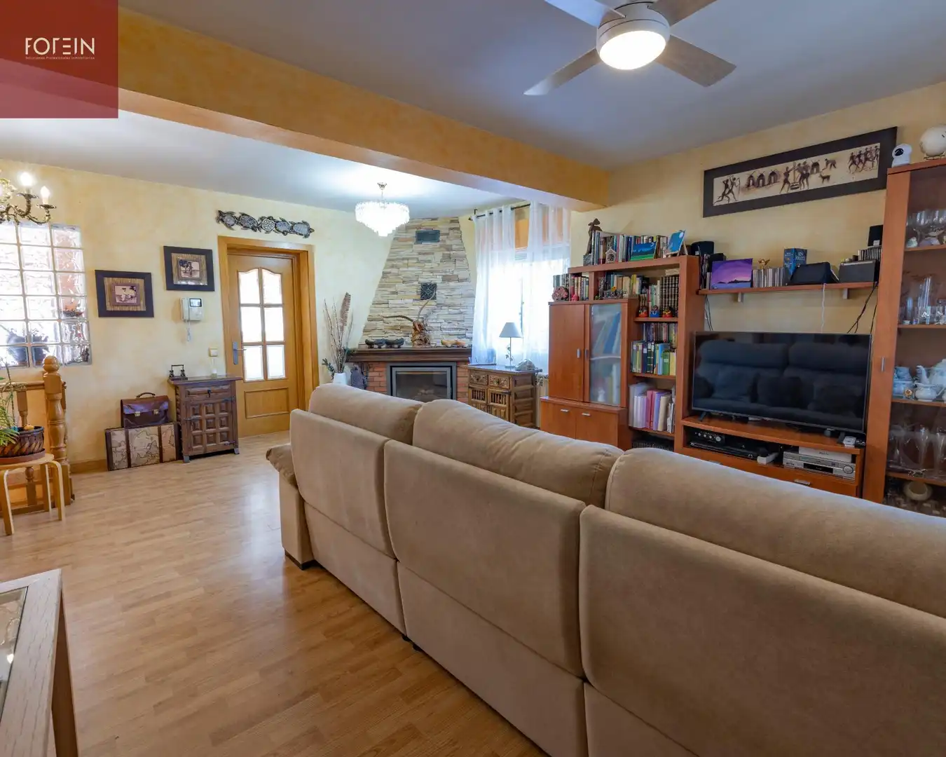 Sala de estar de Casa o chalet en venta en El Casar con Aire acondicionado, Calefacción y Jardín privado