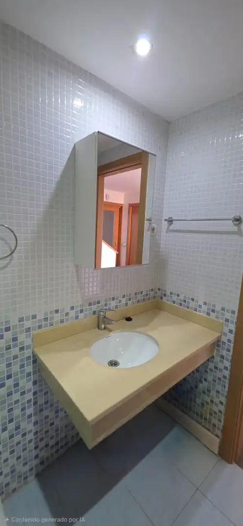 Badezimmer von Haus oder Chalet zum Verkauf in Ugena mit Klimaanlage, Heizung und Privatgarten