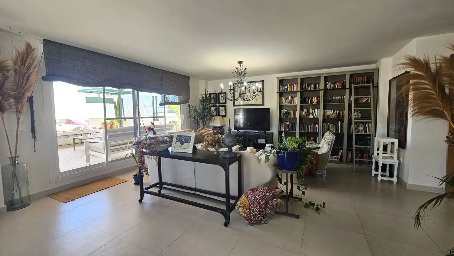 Sala d'estar de Apartament de lloguer en Sotogrande amb Aire condicionat, Calefacció i Terrassa