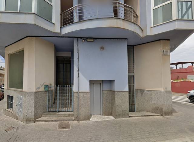 Local comercial en Alquiler en C/ Patricio Zammit en Nueva Torrevieja