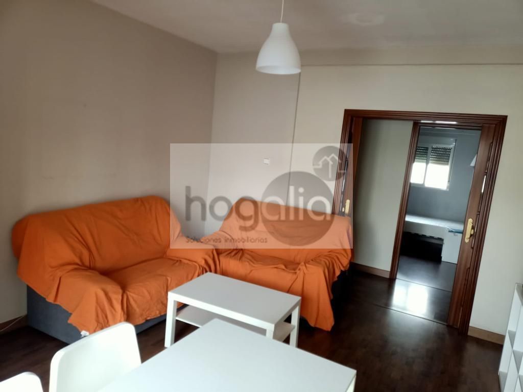 Living room of Flat for sale in  Sevilla Capital  with Air Conditioner, Terrace and Furnished