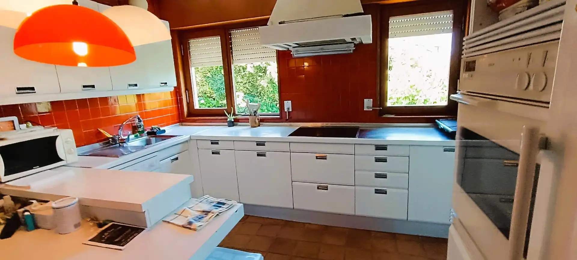 Cuina de Casa o xalet en venda en Oleiros amb Calefacció, Terrassa i Balcó