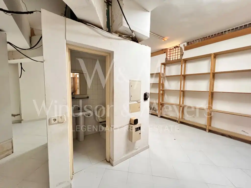 Local en venta en Santa Eulària des Riu con Aire acondicionado