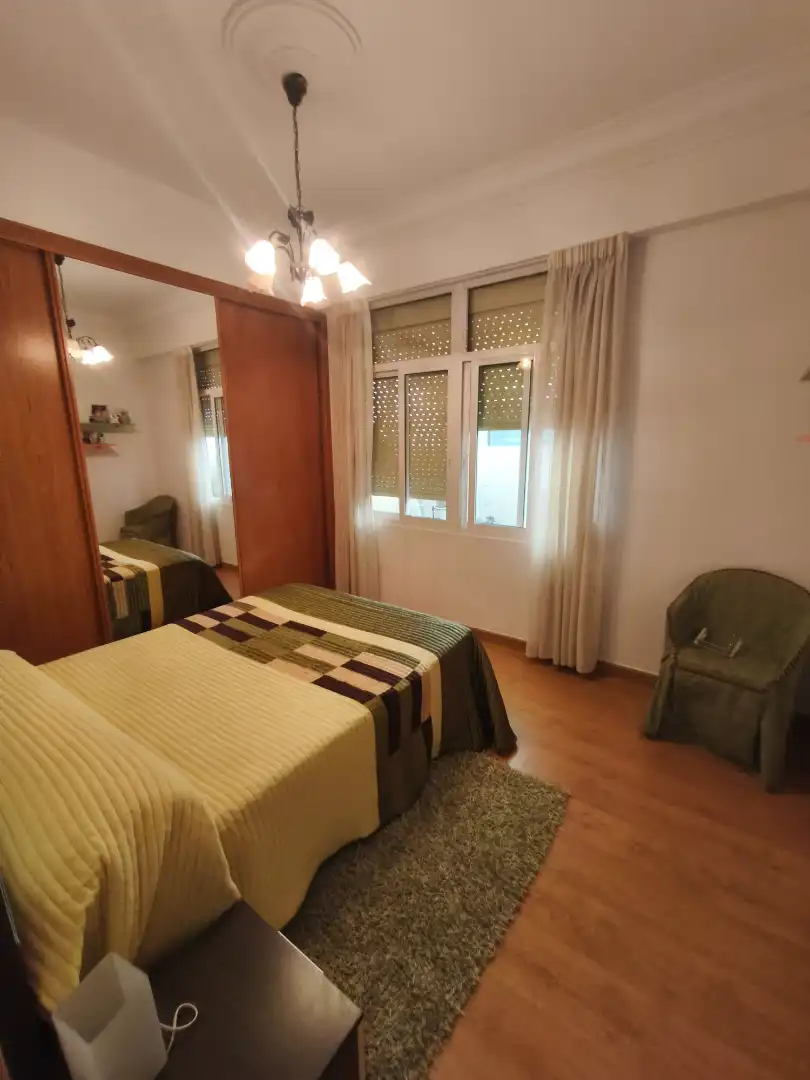 Habitación de Piso de alquiler en Santiago de Compostela  con Calefacción, Parquet y Amueblado