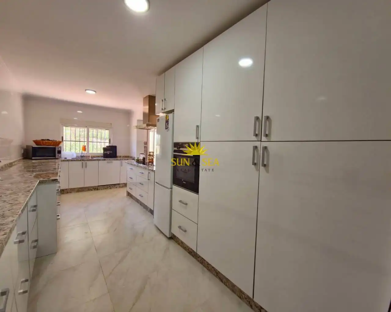 Cocina de Casa o chalet en venta en Crevillent con Aire acondicionado, Calefacción y Jardín privado