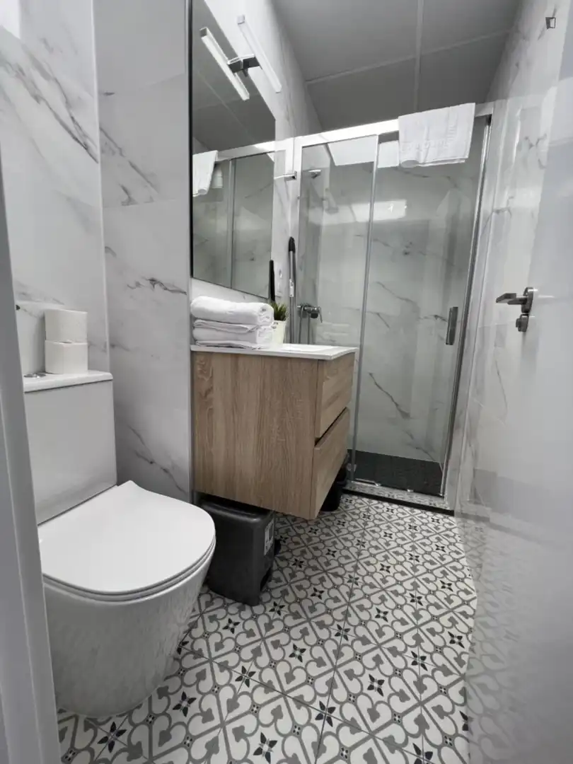 Baño de Estudio de alquiler en Madrid con Aire acondicionado, Calefacción y Amueblado