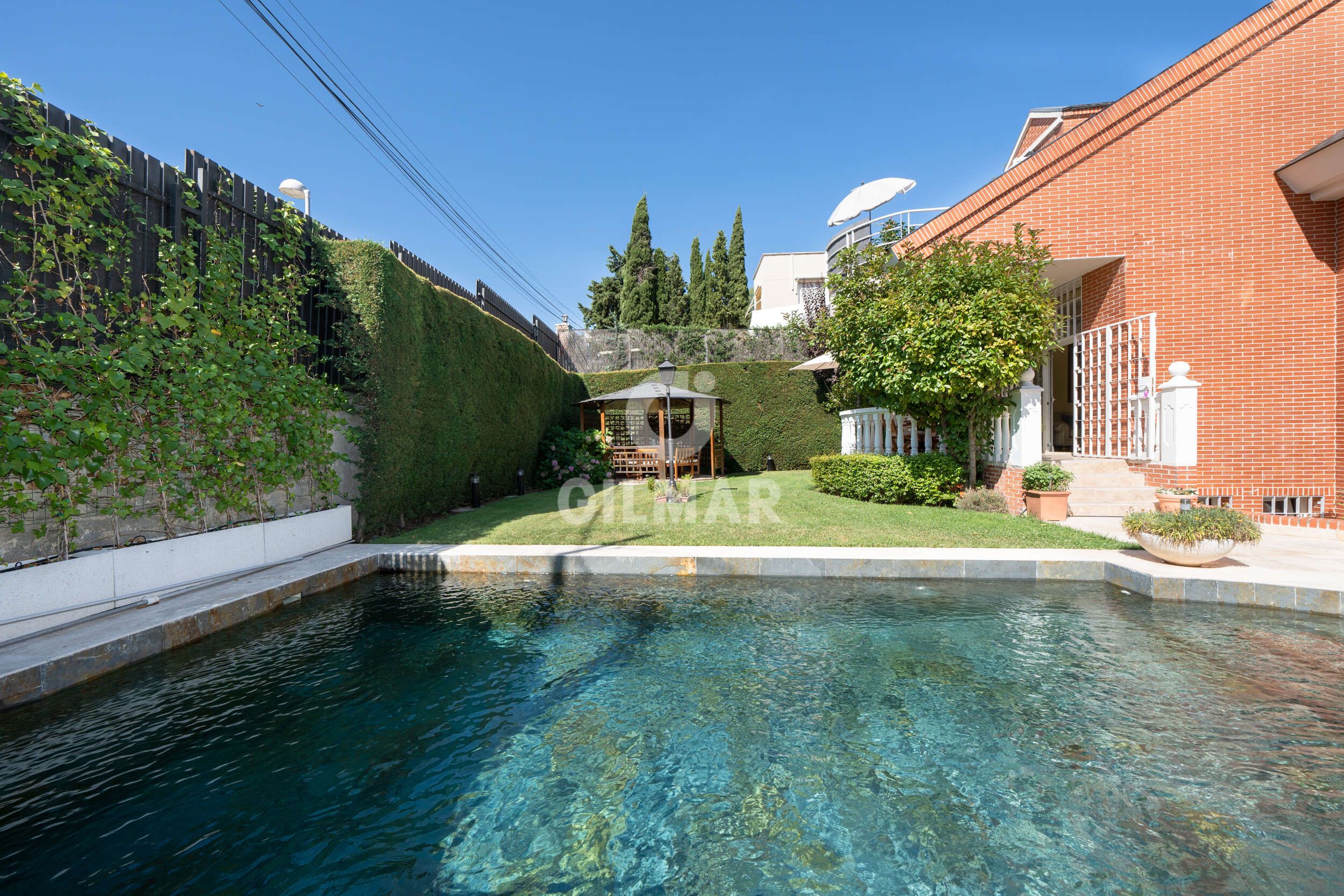 Exterior view of House or chalet for sale in  Madrid Capital  with Heating, Private garden and Swimming Pool