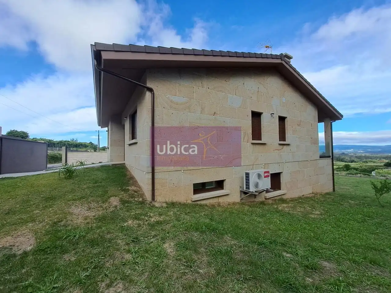 Vista exterior de Casa o xalet en venda en Tomiño amb Calefacció, Jardí privat i Terrassa