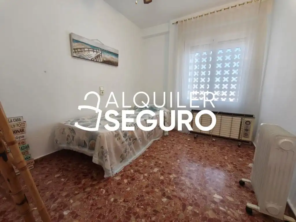 Habitación de Ático de alquiler en El Campello con Terraza y Amueblado