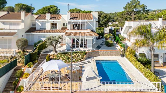 Casa adosada en Venta en Urbanitzacions