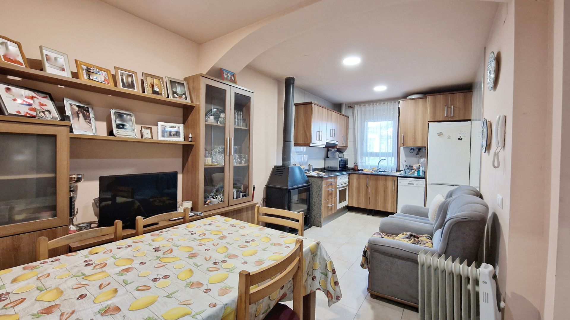 Cuina de Casa adosada en venda en Alcorisa amb Calefacció, Terrassa i Moblat