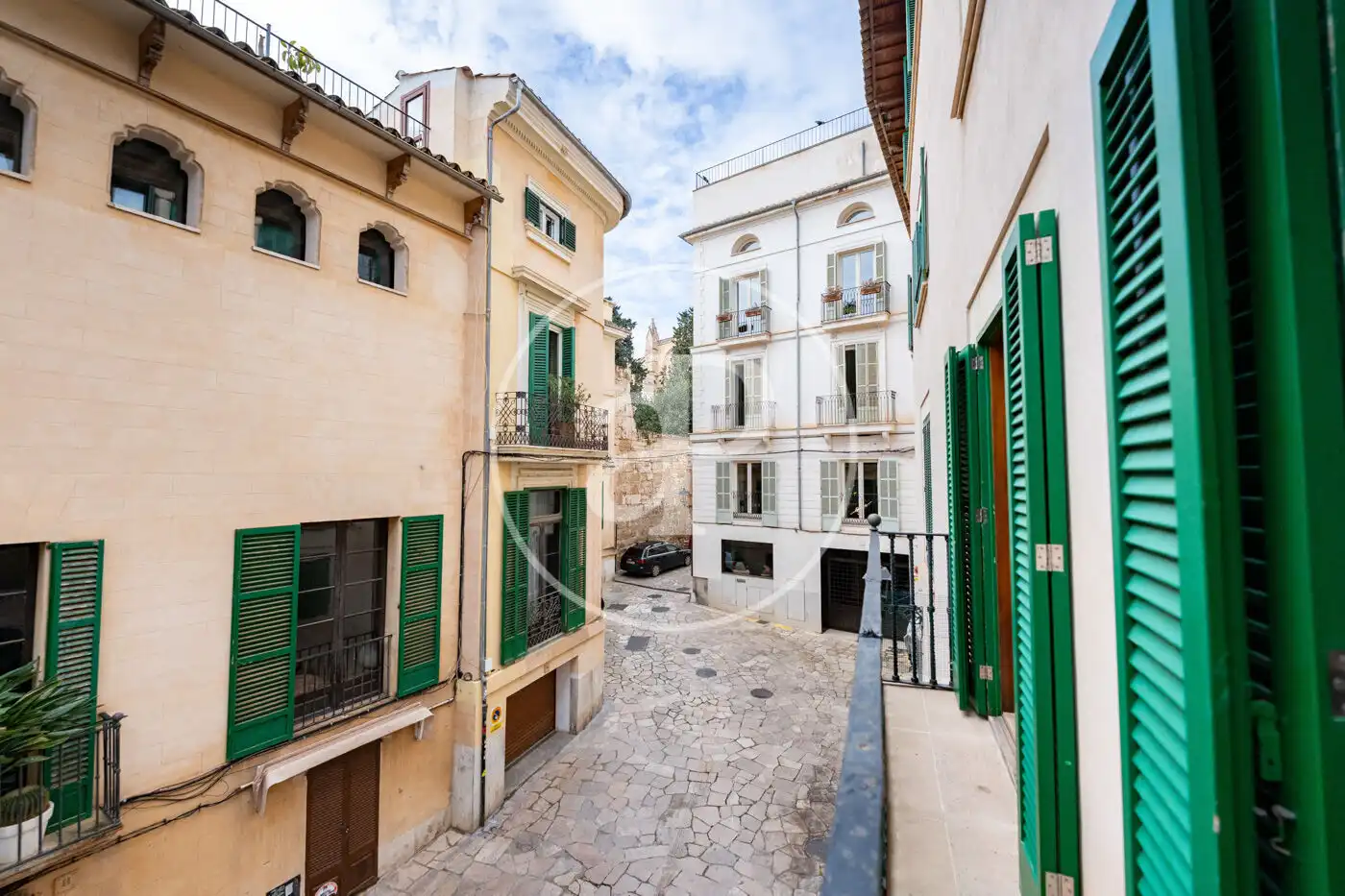 Außenansicht von Wohnung zum Verkauf in  Palma de Mallorca mit Klimaanlage, Heizung und Balkon