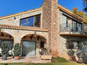Casa con piscina en venta en Alfinach - Los Monasterios