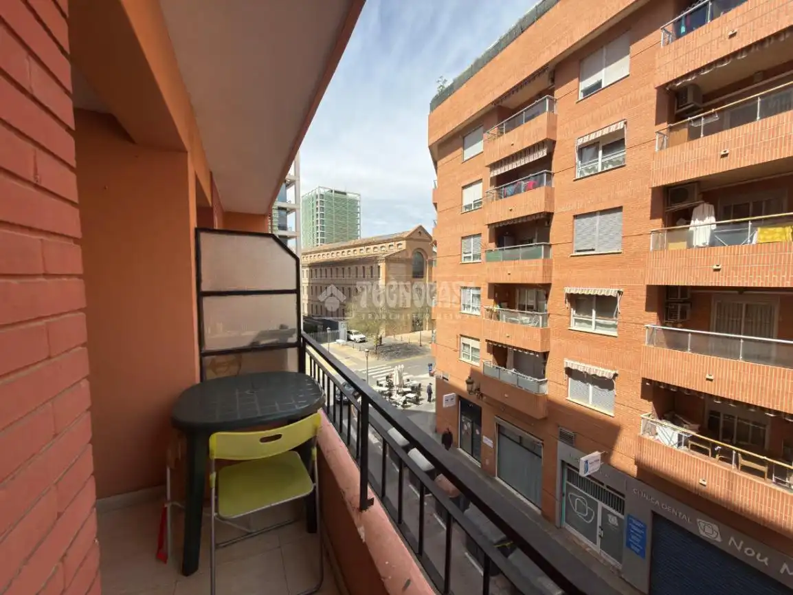 Vista exterior de Pis en venda en Valencia amb Moblat i Balcó