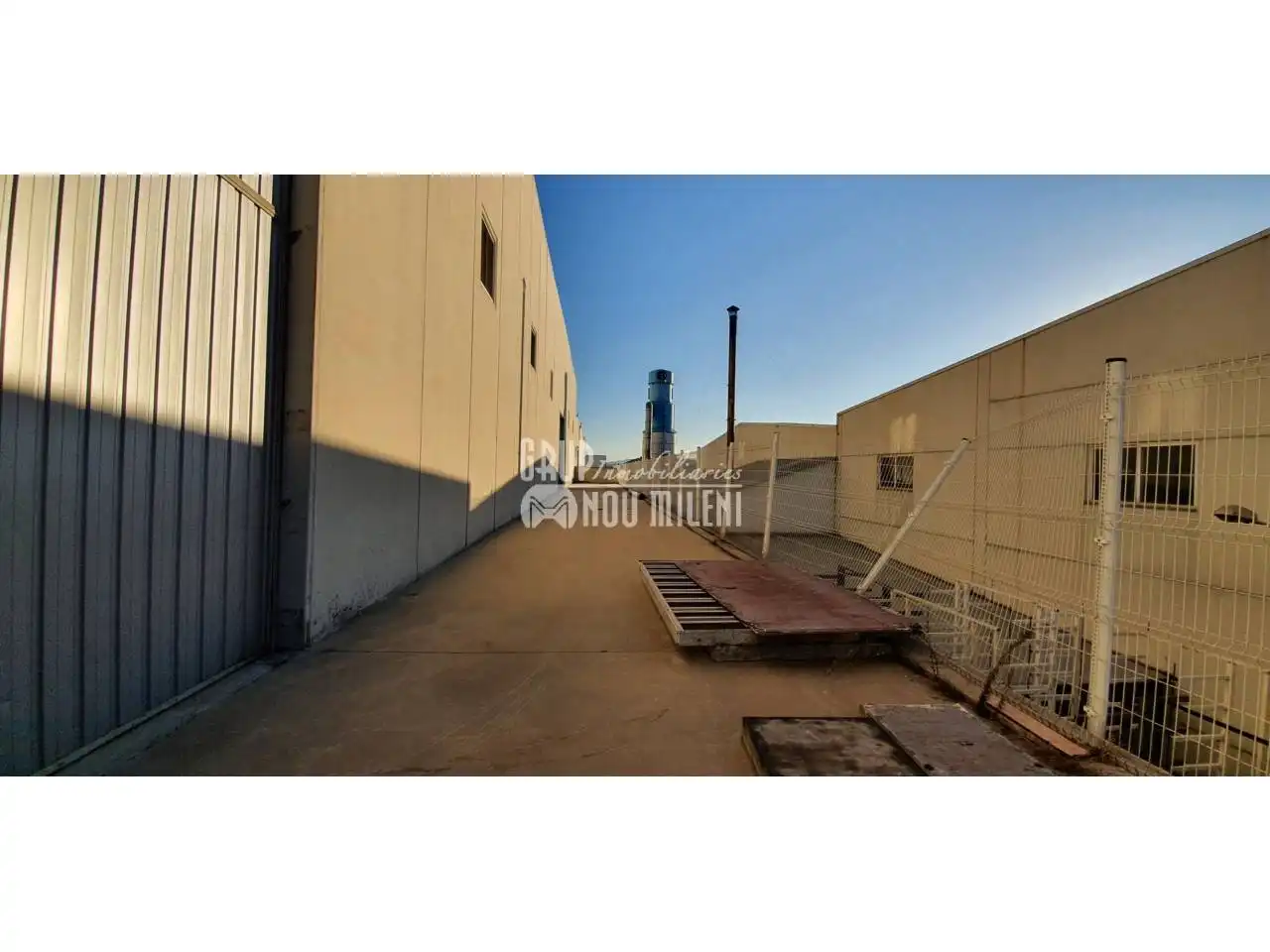 Nau industrial en venda a Montserrat