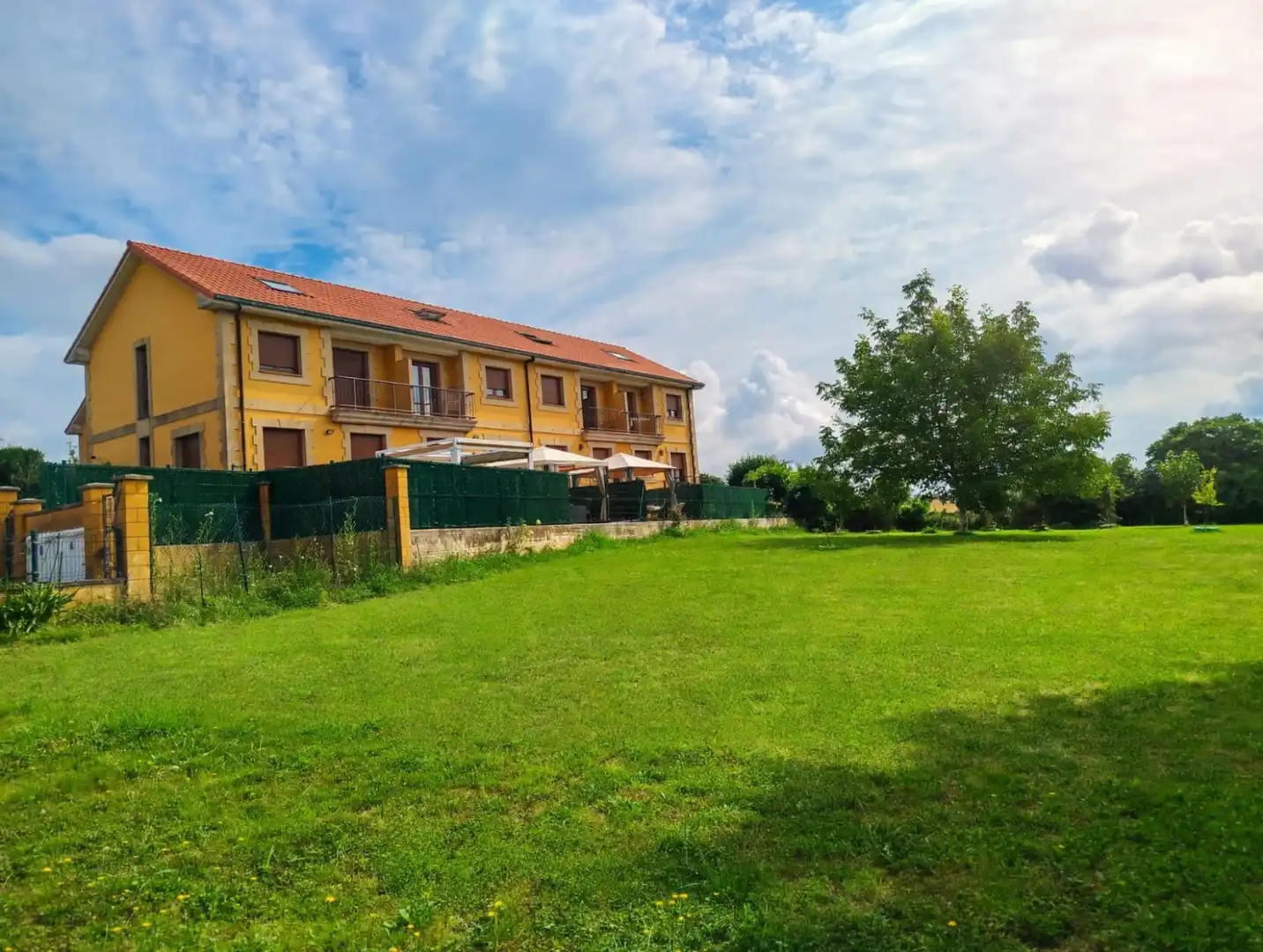 Casa adosada en venta en Penagos con Calefacción, Jardín privado y Parquet