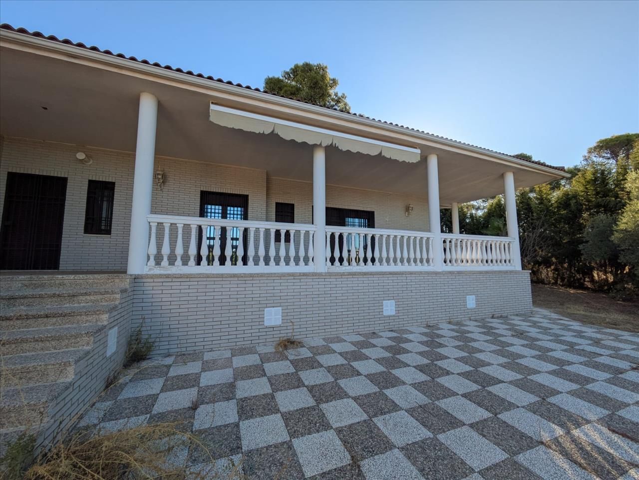 Exterior view of House or chalet for sale in Linares  with Terrace, Storage room and Swimming Pool