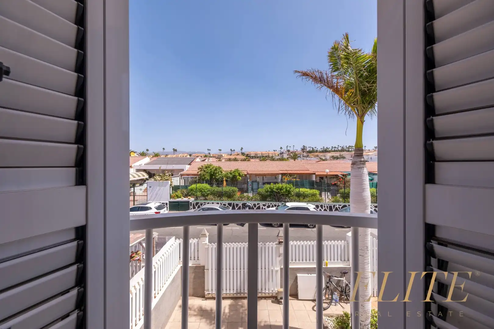 Vista exterior de Casa adosada en venda en San Bartolomé de Tirajana amb Aire condicionat, Jardí privat i Terrassa
