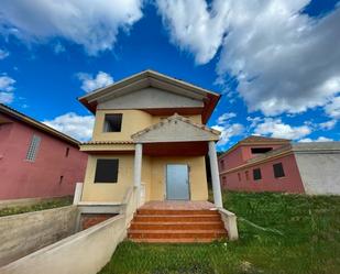 Vista exterior de Casa o xalet en venda en Montserrat amb Jardí privat, Terrassa i Balcó