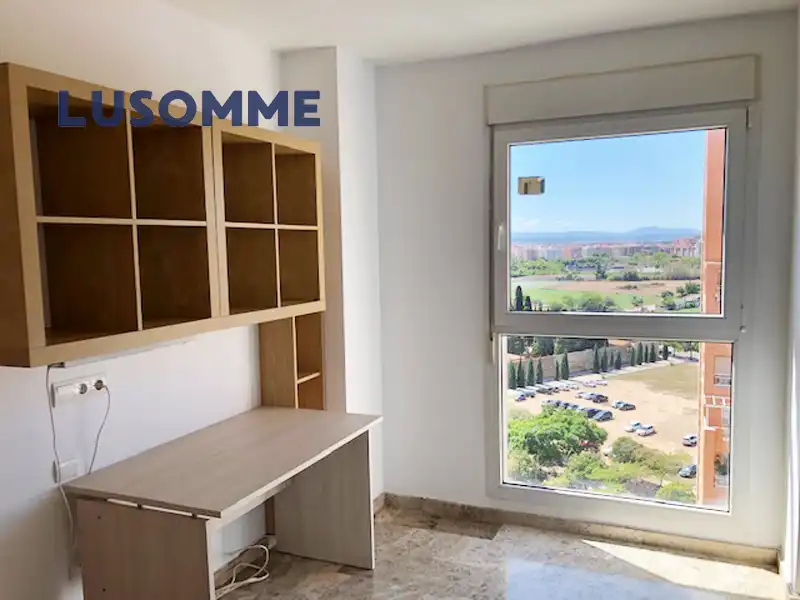 Habitación de Ático de alquiler en Valencia con Aire acondicionado, Terraza y Amueblado