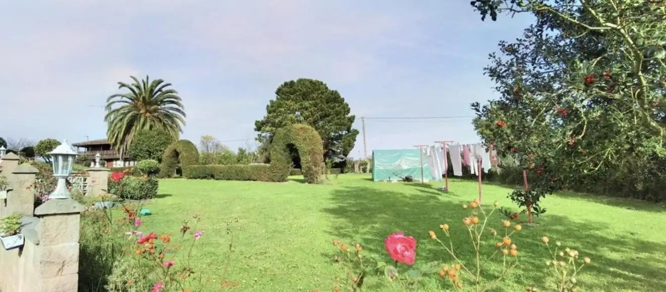 Jardín de Finca rústica en venta en Gijón  con Calefacción y Jardín privado