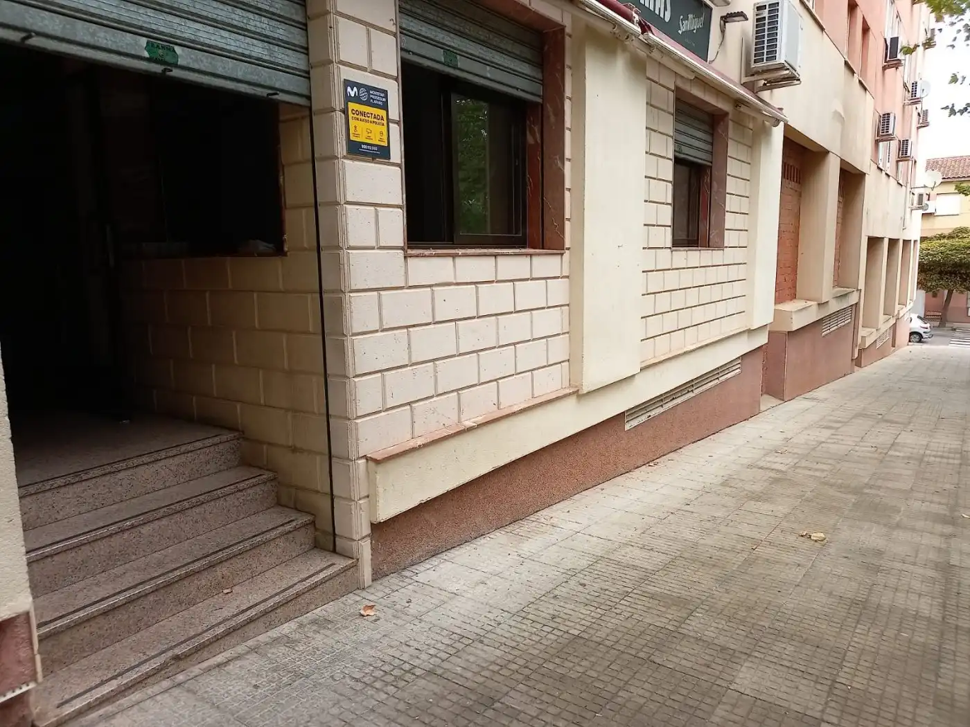 Vista exterior de Local de alquiler en Cáceres con Aire acondicionado