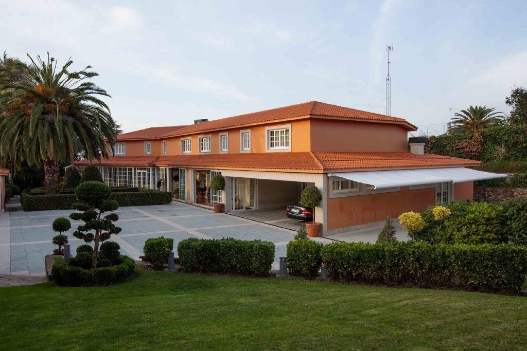 Exterior view of House or chalet for sale in Oleiros  with Air Conditioner, Heating and Private garden