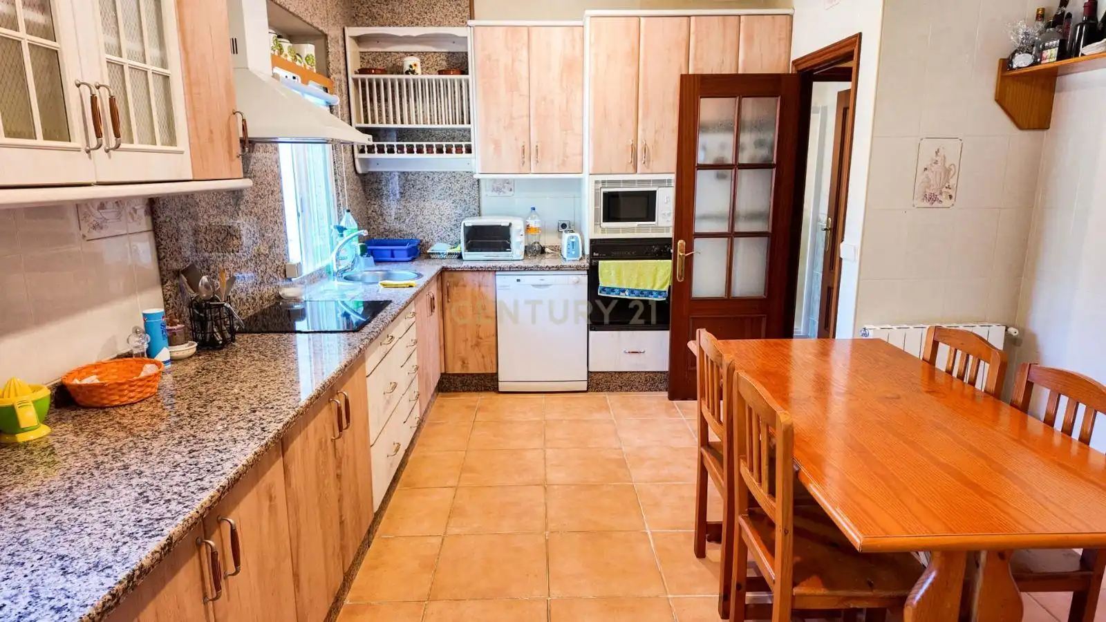 Cuina de Casa o xalet en venda en Casar de Cáceres amb Aire condicionat, Jardí privat i Traster