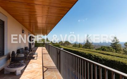 Terrassa de Casa o xalet en venda en San Lorenzo de El Escorial amb Aire condicionat, Calefacció i Jardí privat