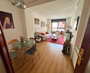 Living room of Flat for sale in  Madrid Capital  with Air Conditioner, Heating and Community pool