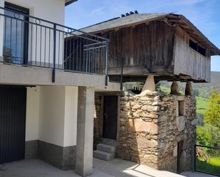 Vista exterior de Casa o xalet de lloguer en Villayón amb Calefacció, Terrassa i Traster