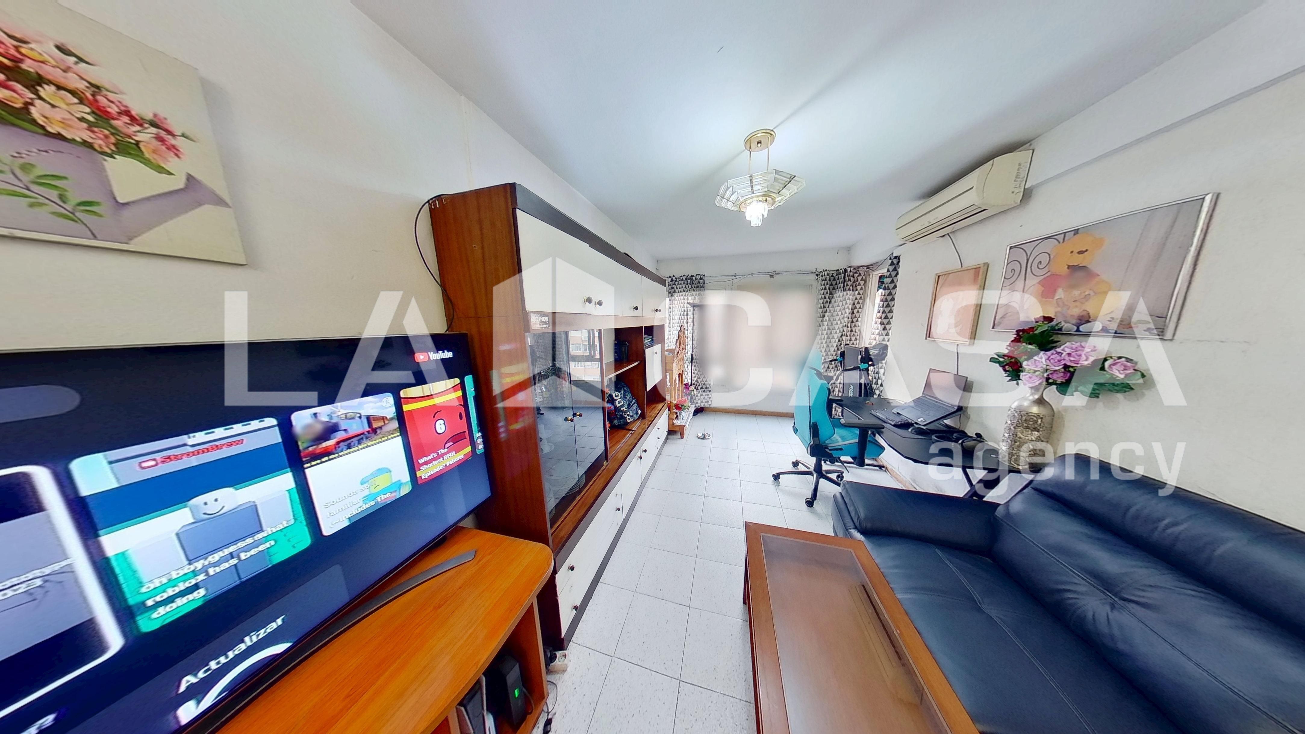 Sala de estar de Piso en venta en  Barcelona Capital con Balcón