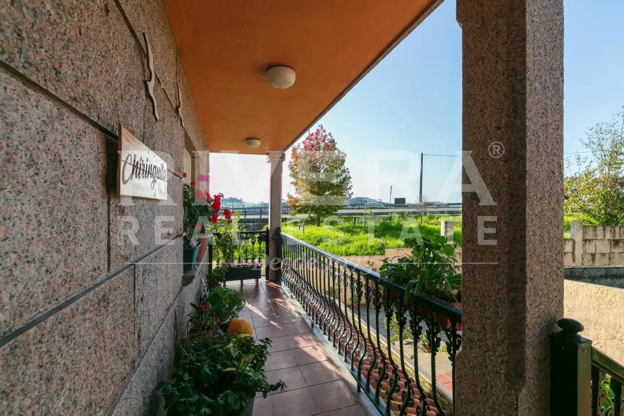 Vista exterior de Casa o chalet en venta en Vigo  con Calefacción, Jardín privado y Parquet