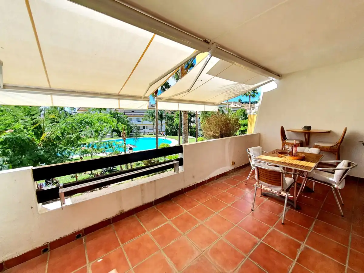 Apartamento con piscina en venta en Riviera del Sol, imagen 3