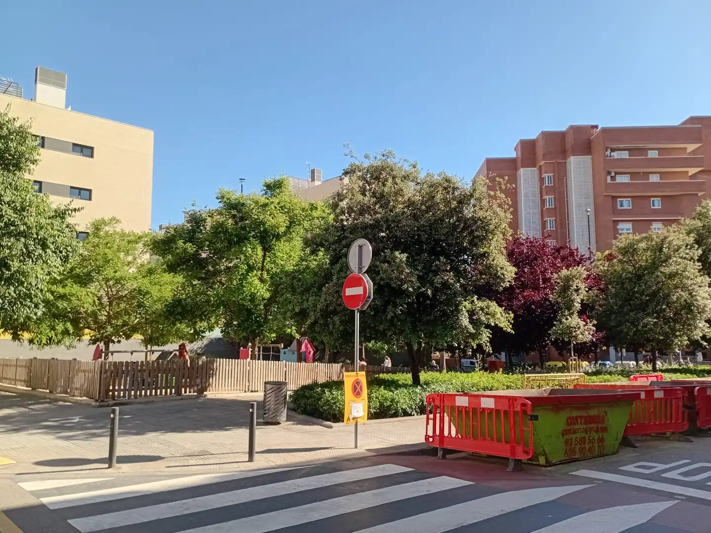 Exterior view of Commercial properties for sale in Esplugues de Llobregat