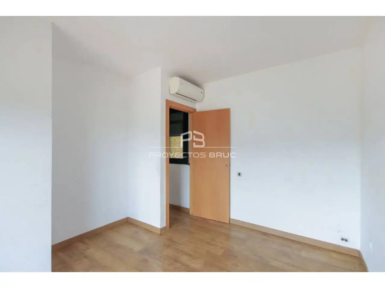 Villa mit Garten zum Verkauf in Corbera de Llobregat, imagen 10