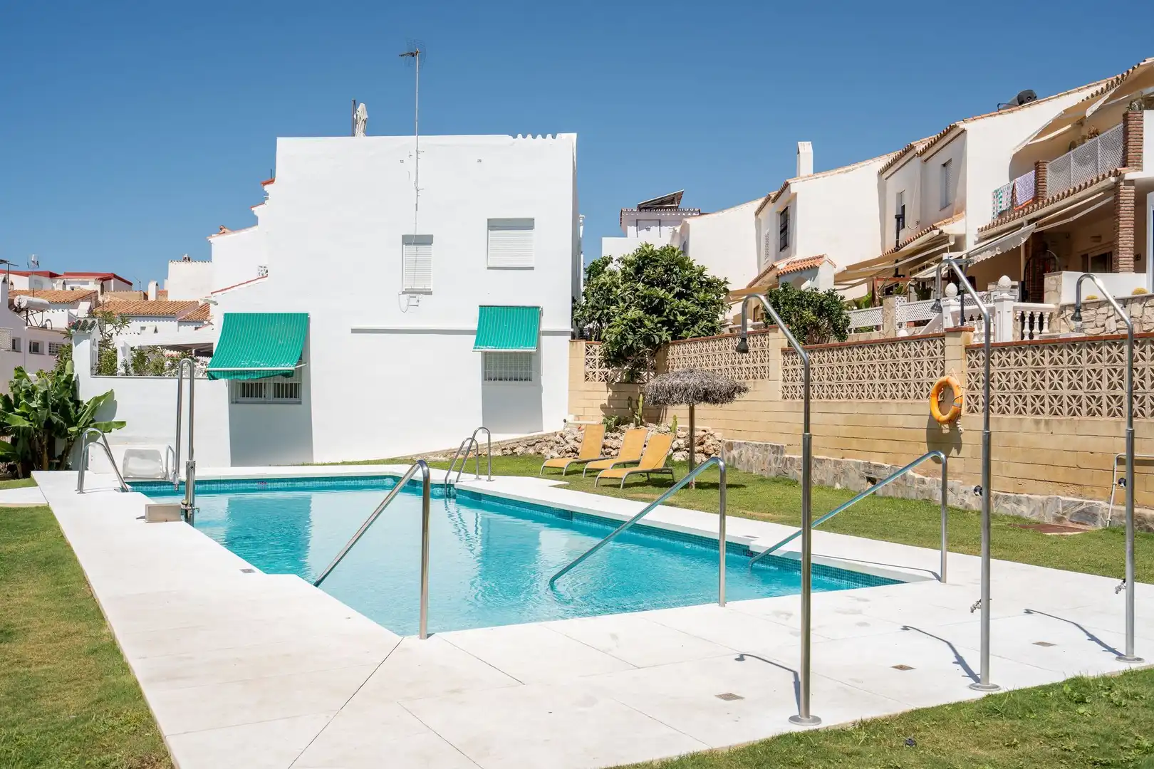 Piscina de Casa adosada en venda en Rincón de la Victoria amb Terrassa i Balcó
