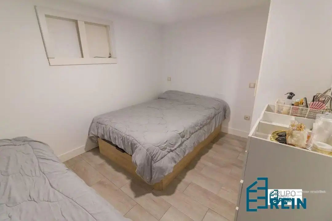 Habitación de Local en venta en Madrid