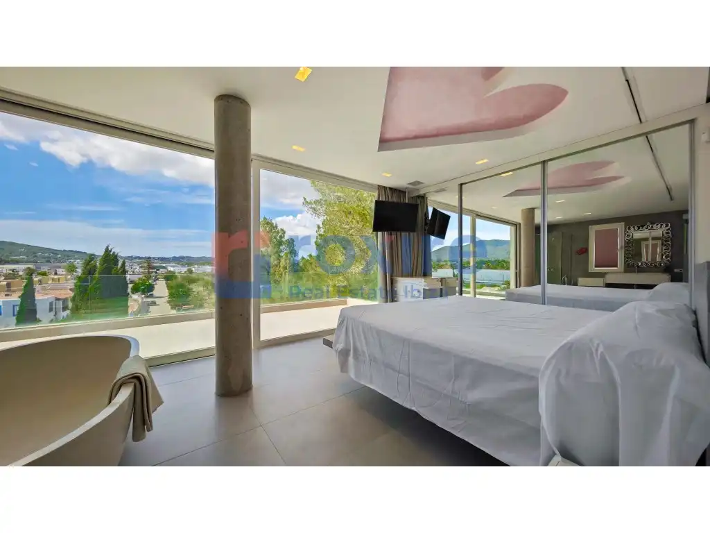 Dormitori de Casa o xalet en venda en Santa Eulària des Riu amb Aire condicionat, Jardí privat i Terrassa