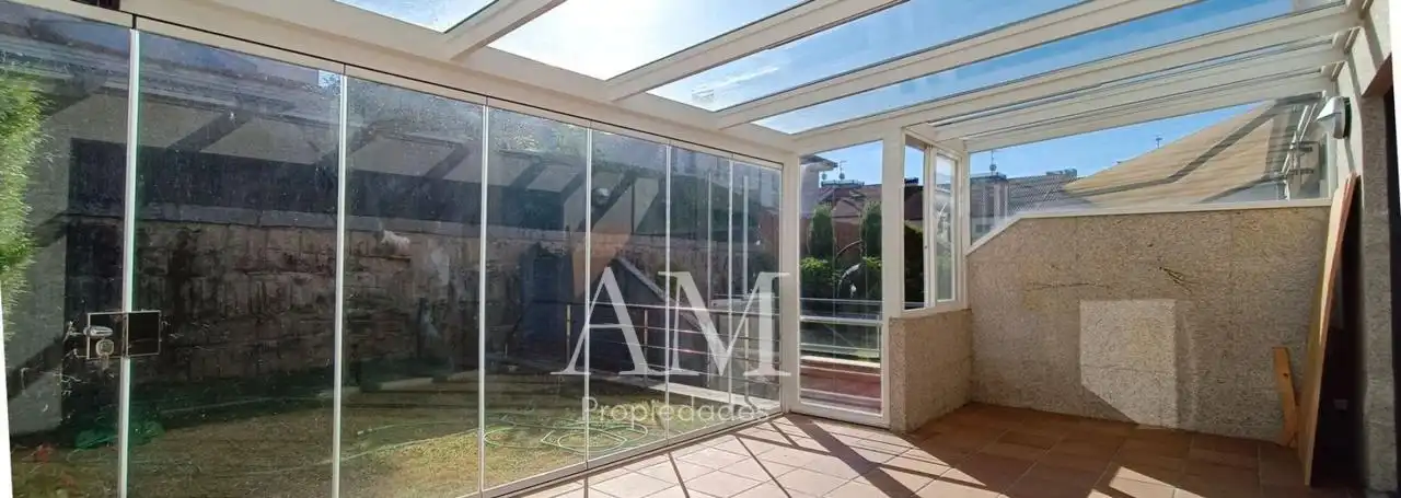 Terrassa de Casa o xalet en venda en Vigo  amb Calefacció, Jardí privat i Terrassa