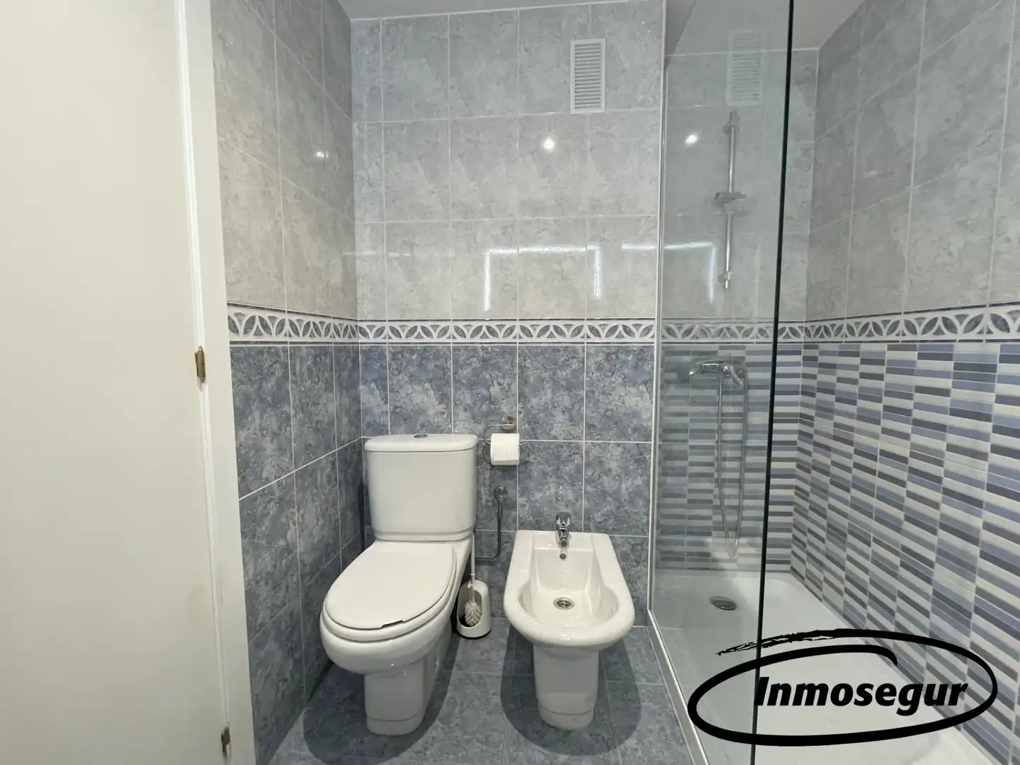 Baño de Piso en venta en Salou con Calefacción, Terraza y Amueblado