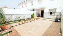 Jardí de Casa adosada en venda en Los Barrios amb Terrassa i Balcó